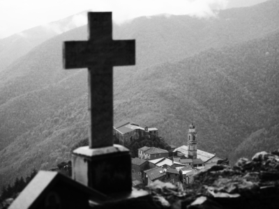 Un simbolo dominante Triora cimitero